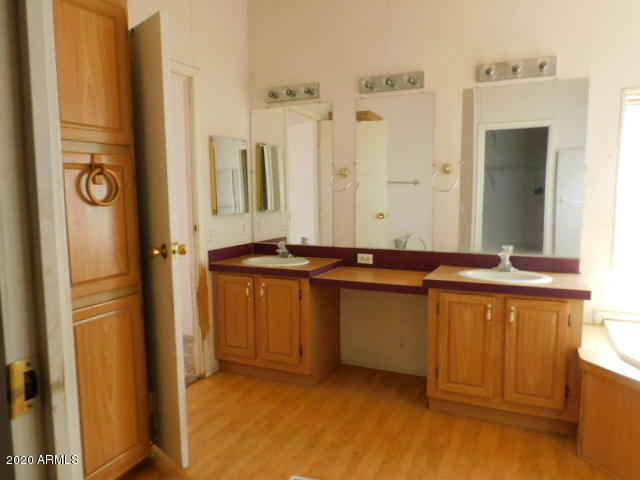 26400 North Bull Snake Road Paulden, AZ 86334 - Photo 31 of 41 master bathroom