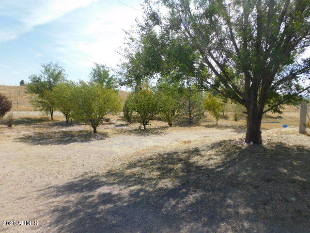 26400 North Bull Snake Road Paulden, AZ 86334 - Photo 38 of 41 side yard left