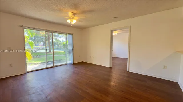 $2,100 | 4177 Haverhill Road, Unit 814, West Palm Beach, FL 33417