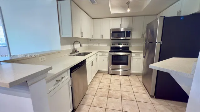 $2,100 | 4177 Haverhill Road, Unit 814, West Palm Beach, FL 33417