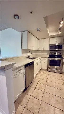$2,100 | 4177 Haverhill Road, Unit 814, West Palm Beach, FL 33417