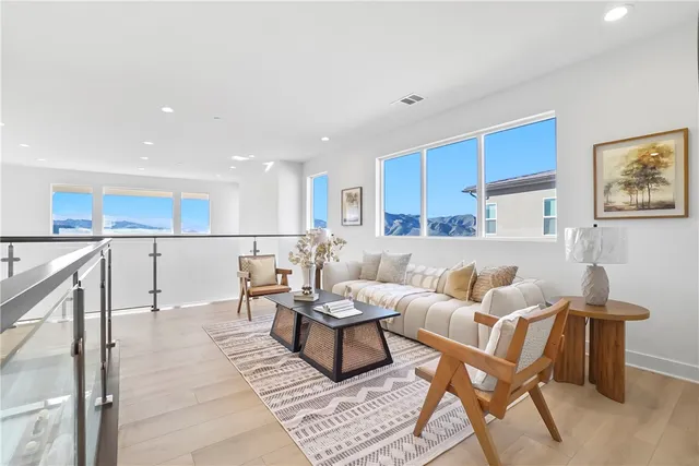 $1,950,000 | 27392 Dialogue Way, Valencia, CA 91381