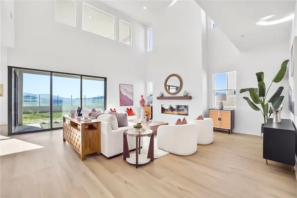 $1,890,000 | 27392 Dialogue Way, Valencia, CA 91381