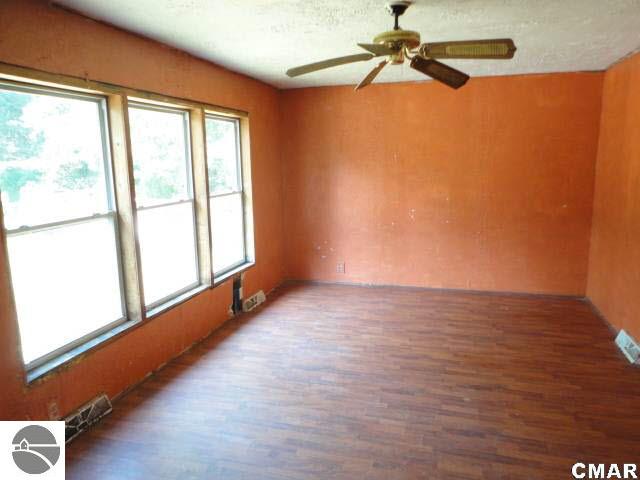 9724 Fletcher Road Greenville, MI 48838 - Photo 5 of 12 1767232-4.JPG