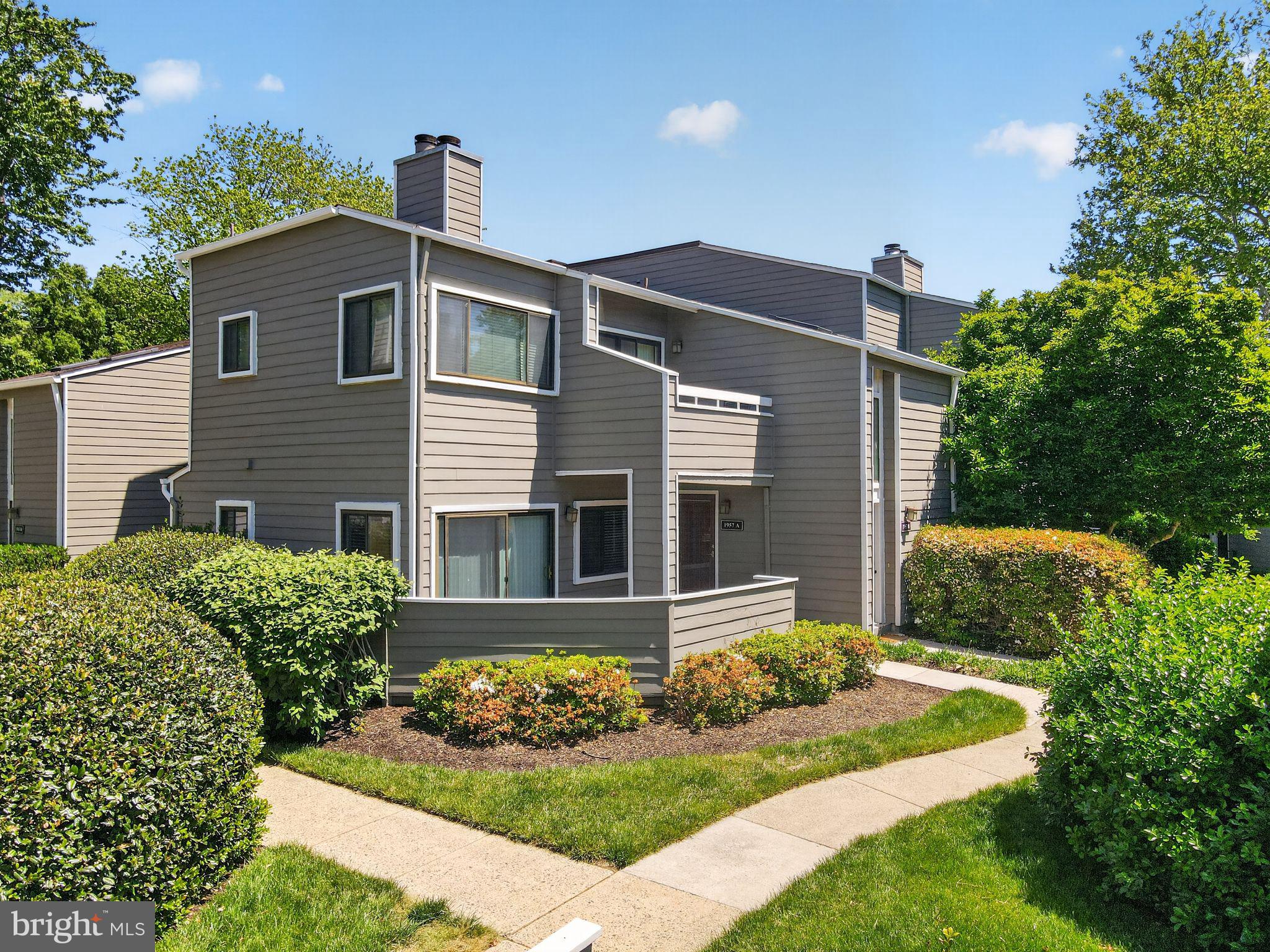 1957 A Villaridge Drive Reston, VA 20191 - Photo 4 of 38