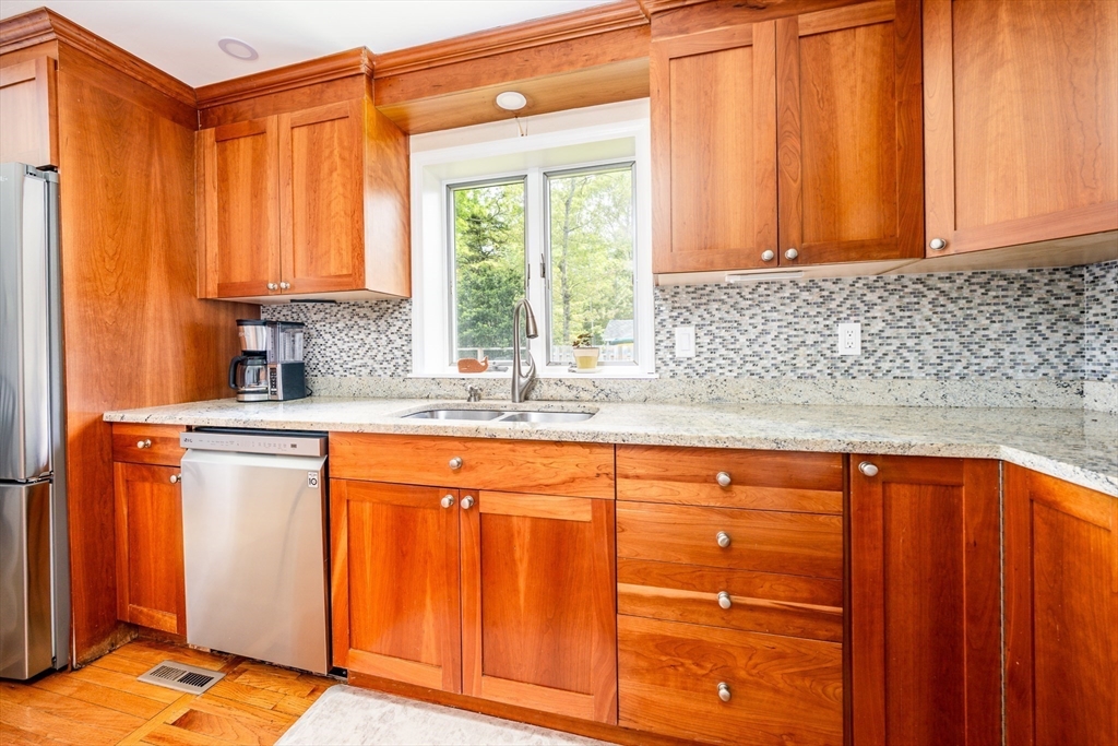 61 Angus Way Barnstable, MA 02632 - Photo 9 of 36