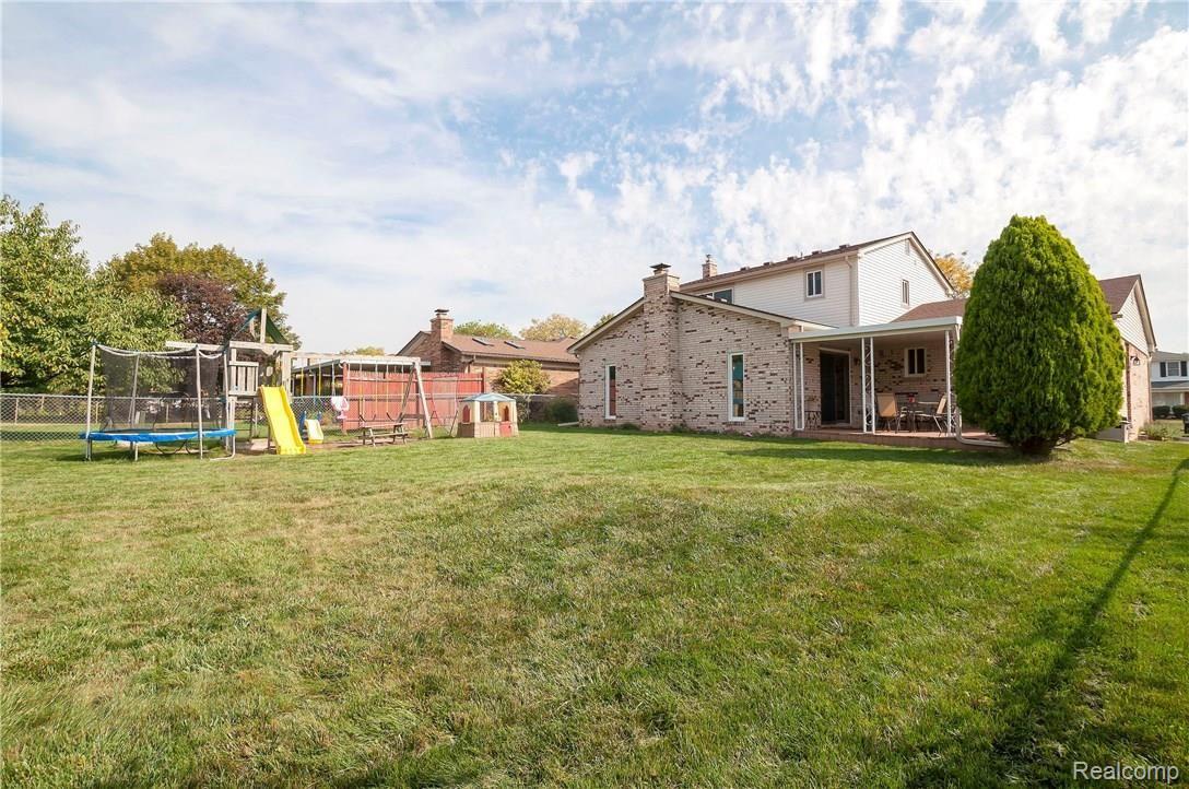 47411 Kathleen Road Macomb, MI 48044 - Photo 20 of 21 Gorgeous backyard