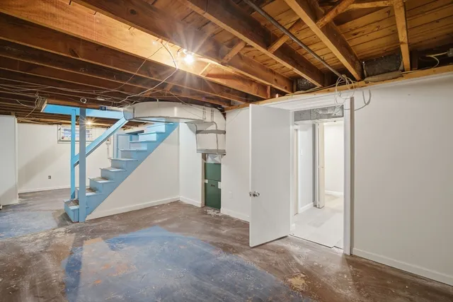 $319,900 | 25 Pheland Street, Springfield, MA 01109