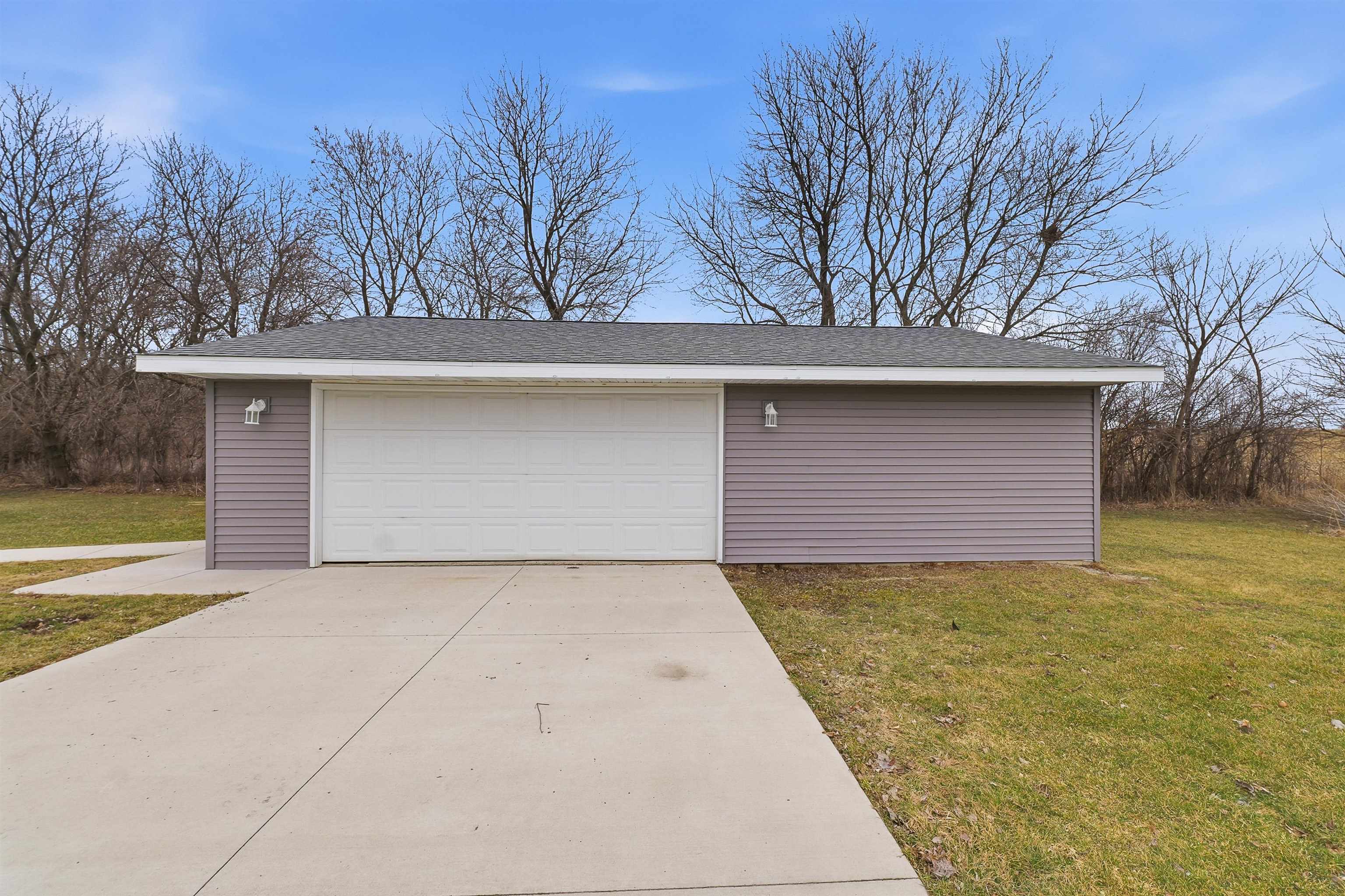 N4202 Welsh Road Juneau, WI 53039 - Photo 7 of 38