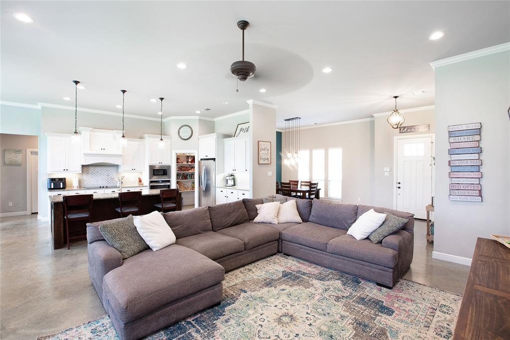 7230 Woodstream Road Midlothian, TX 76065 - Photo 6 of 26 a living room with furniture and kitchen view