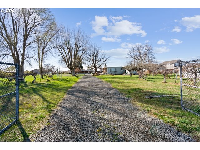 526 East Punkin Center Road Hermiston, OR 97838 - Photo 37 of 48 a view of a park with large trees