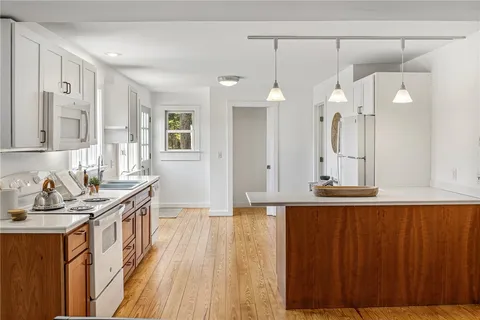 $1,800,000 | 60 Snell Road, Little Compton, RI 02837