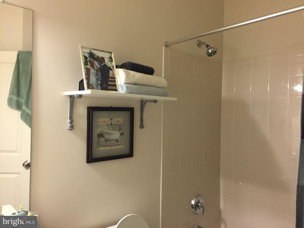 42268 Rhett Drive Brambleton, VA 20148 - Photo 13 of 17 2nd full bath at top level