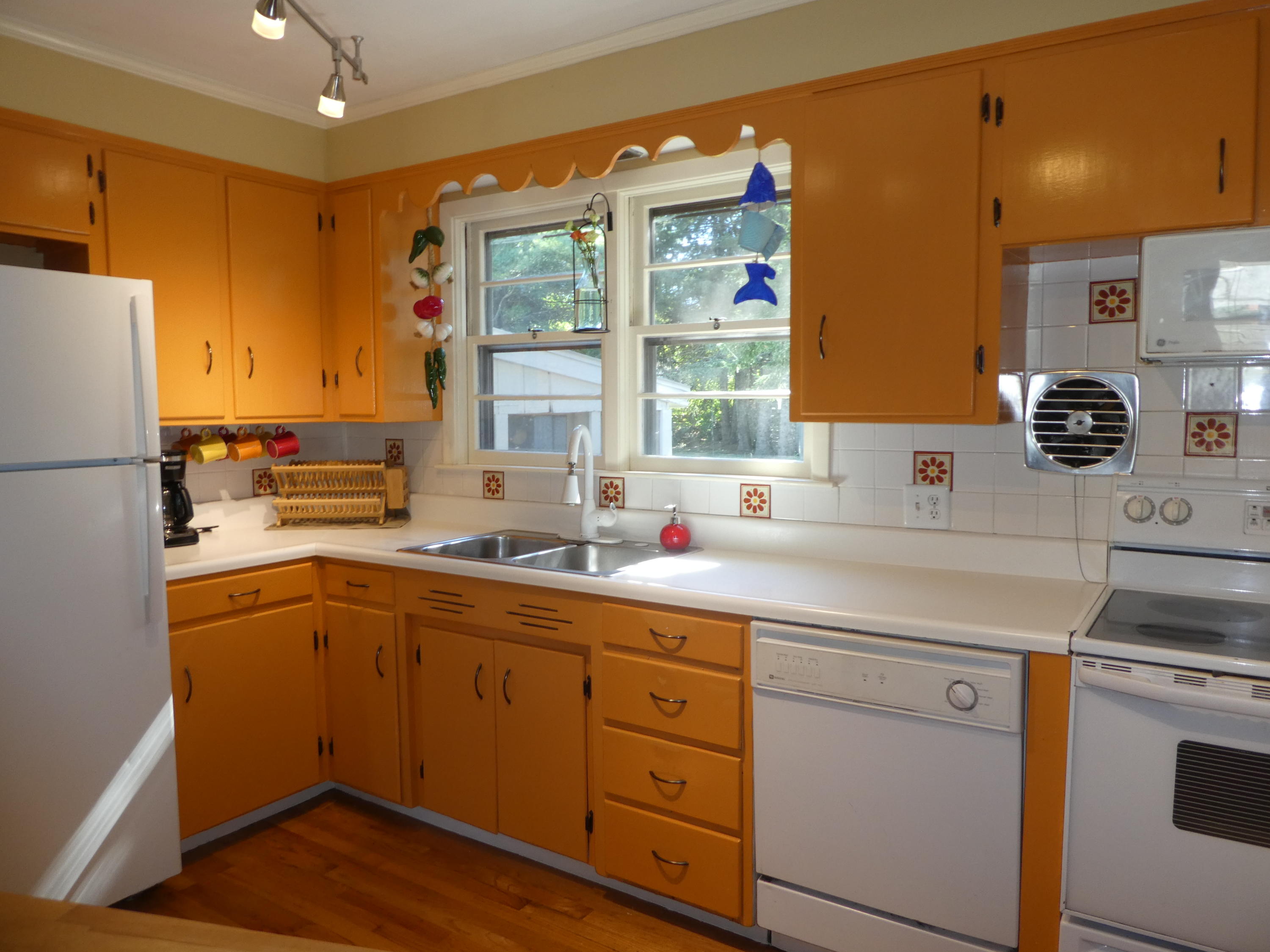 29 Gray Road Gorham, ME 04038 - Photo 9 of 33 kitchen
