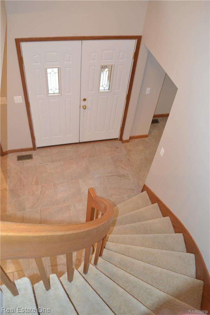 30992 Country Ridge Circle Farmington, MI 48331 - Photo 2 of 40 3.jpg