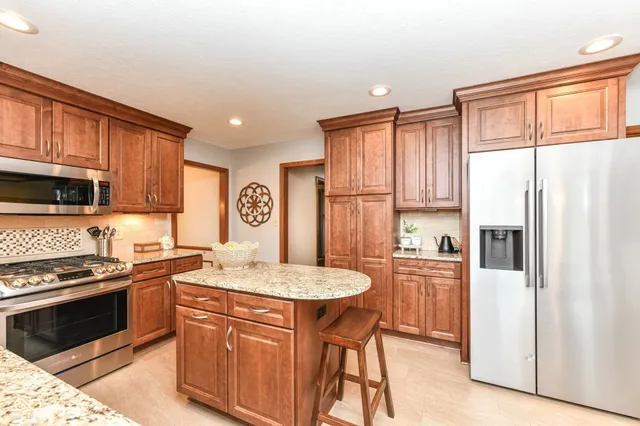 $389,900 | 9919 Harbour Pines Court, Indianapolis, IN 46256