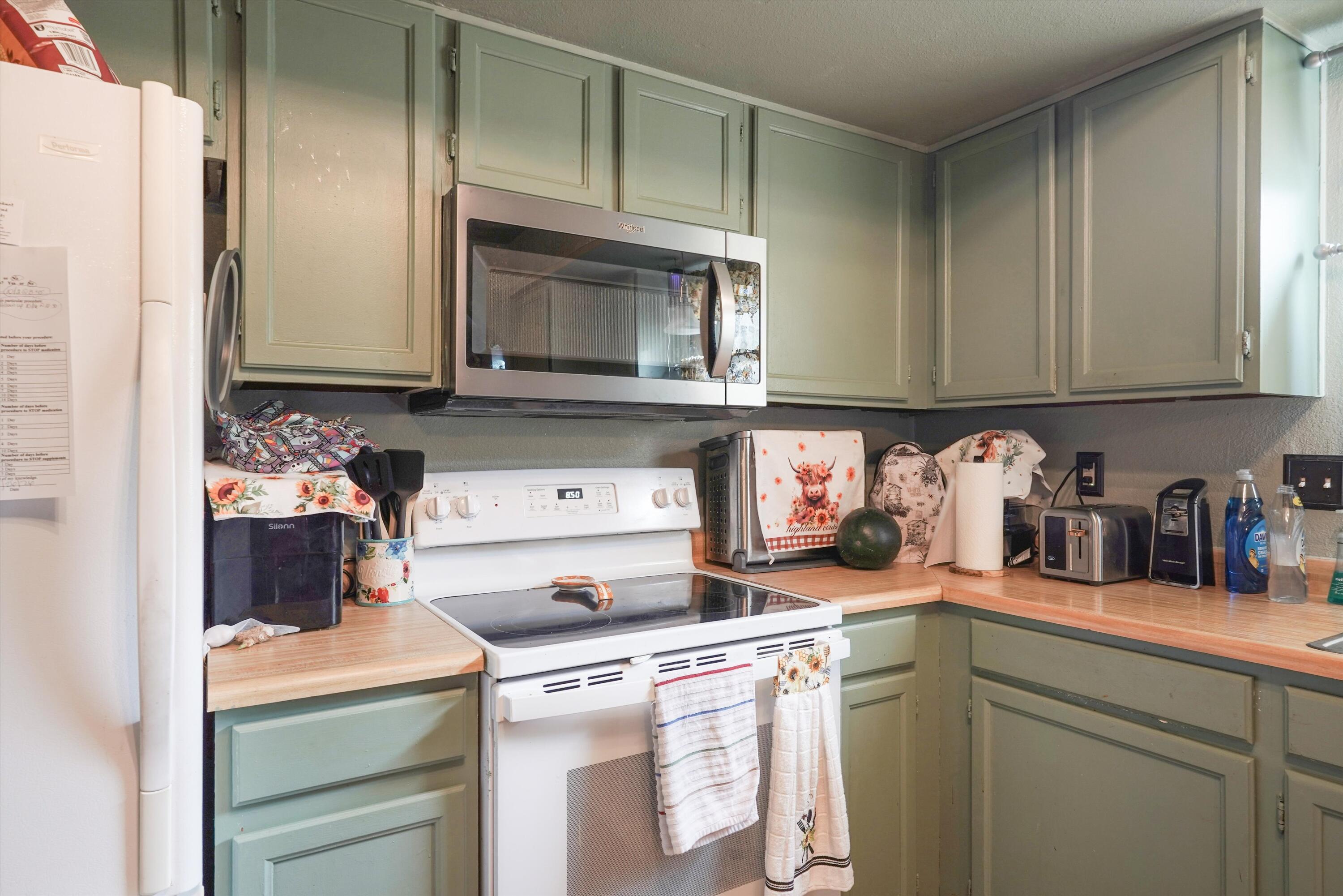 451 Stallion Road Southeast Rio Rancho, NM 87124 - Photo 8 of 29 Gallery Image 8
