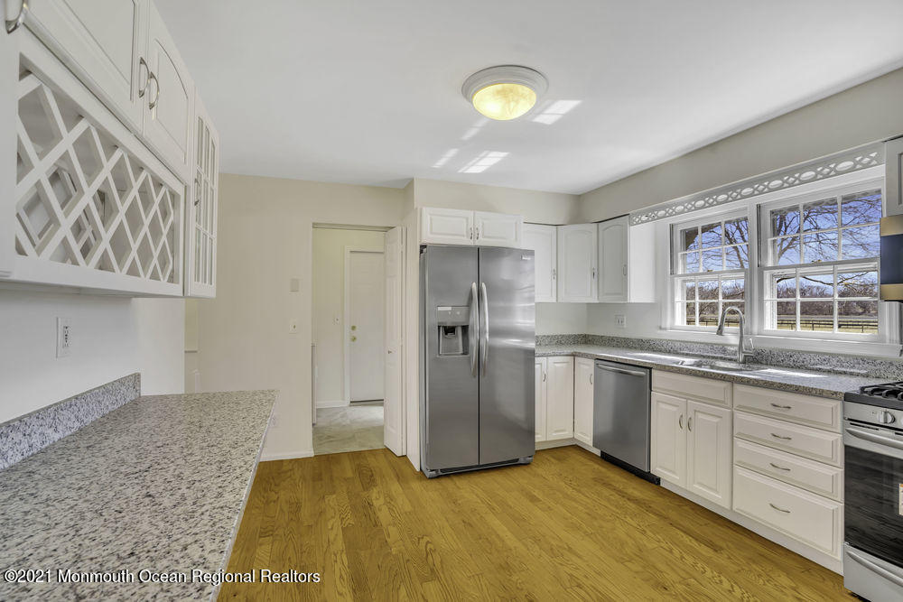 13 Colonial Terrace Colts Neck, NJ 07722 - Photo 18 of 49 022_dsc09389