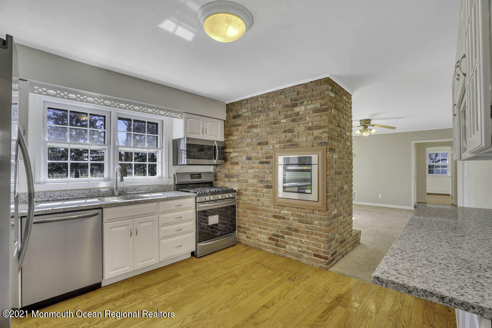 13 Colonial Terrace Colts Neck, NJ 07722 - Photo 23 of 49 028_dsc09419