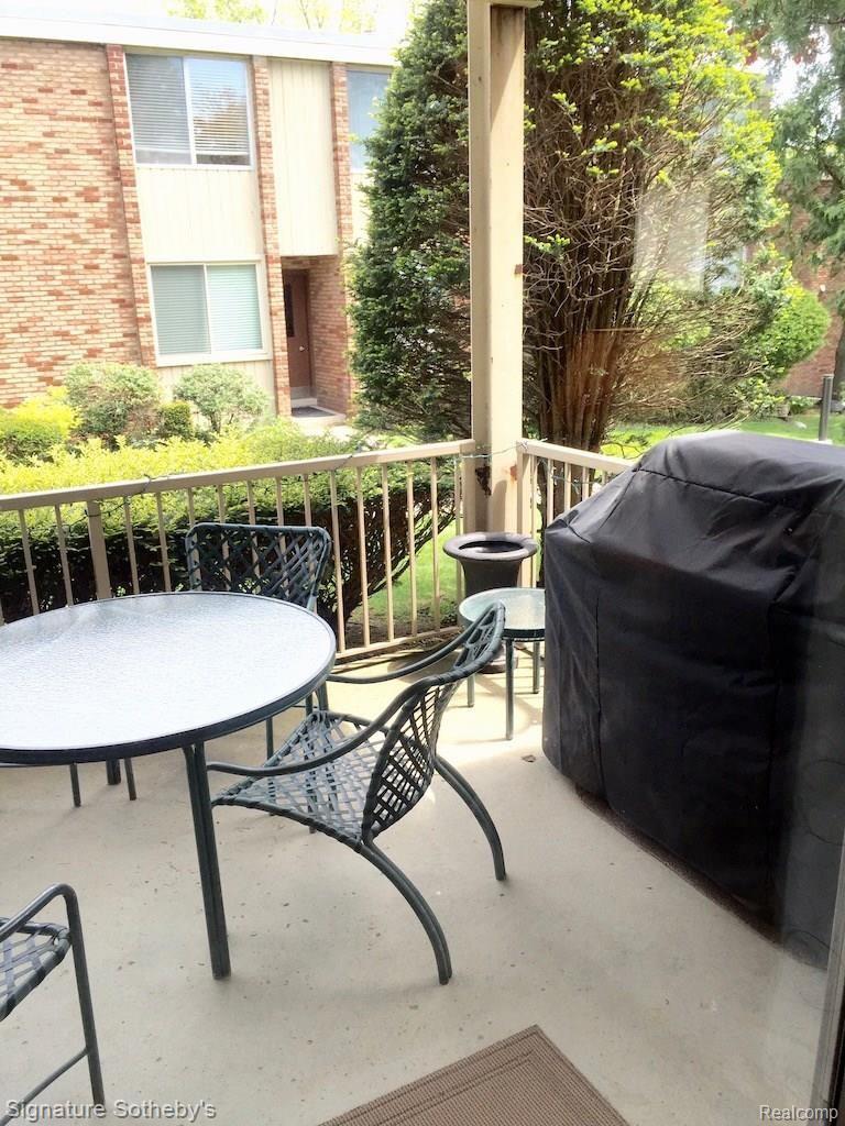 4045 West Maple Road, Unit 101 Bloomfield Hills, MI 48301 - Photo 14 of 16 Covered Patio