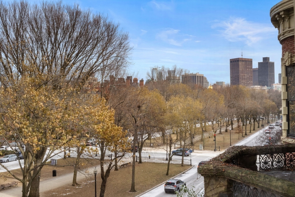 64 Commonwealth Avenue, Unit 5 Boston, MA 02116 - Photo 4 of 24 a view of a city