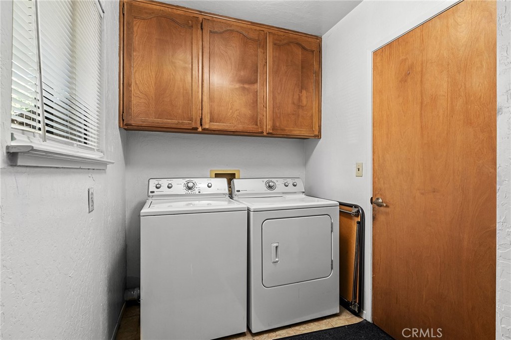 14219 Wycliff Way Magalia, CA 95954 - Photo 19 of 67 a utility room with dryer and washer