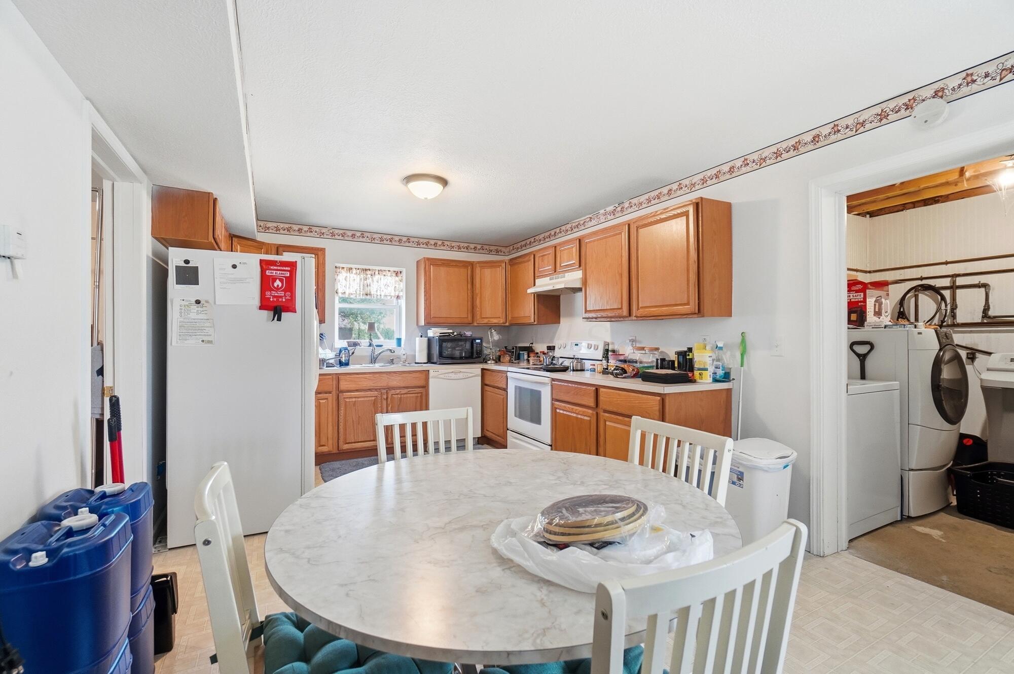 6809 Palmer Road Pataskala, OH 43062 - Photo 56 of 112 Double - 1st Floor - Eat-In Kitchen - 6809 Palmer Road, Millersport, OH 43046