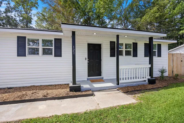 $262,000 | 121 Berry Road, Moncks Corner, SC 29461