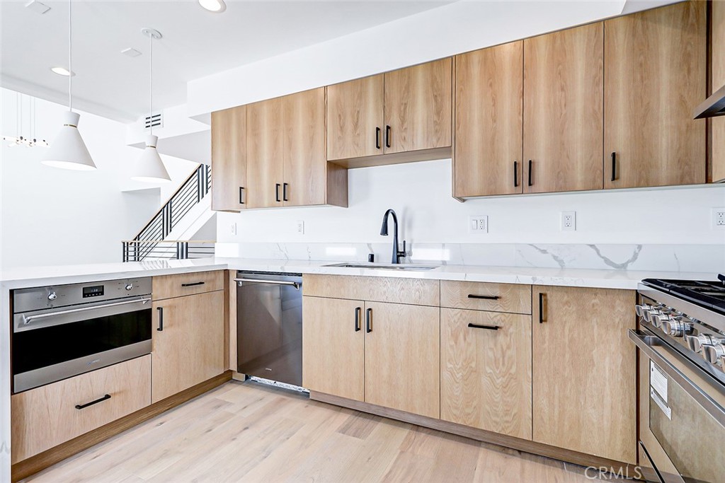 2304 Grant Avenue, Unit B Redondo Beach, CA 90278 - Photo 8 of 27