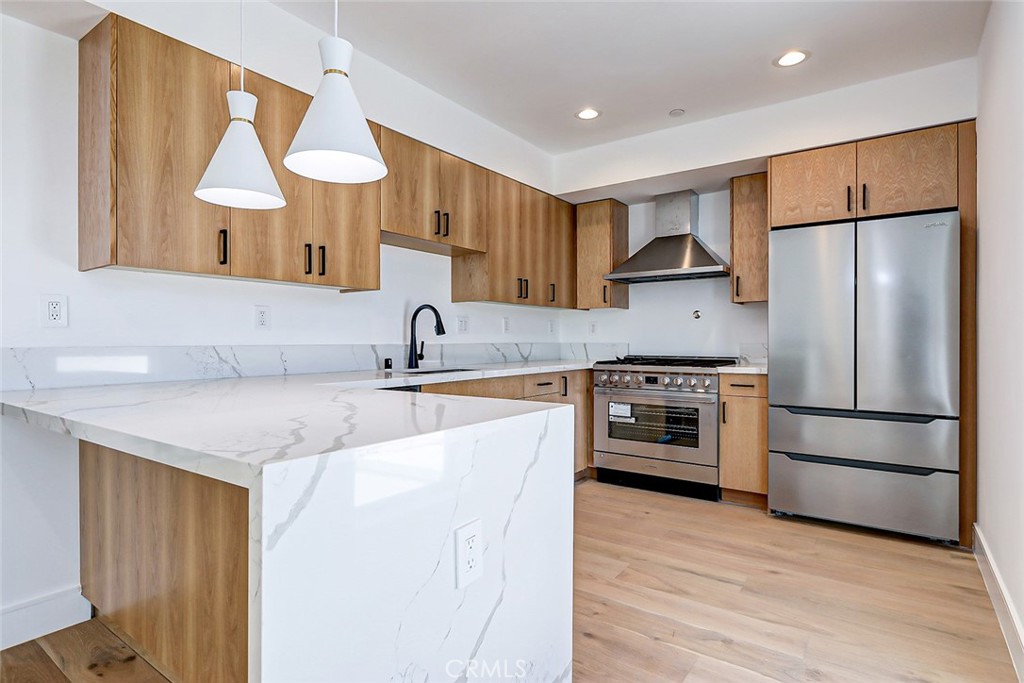 2304 Grant Avenue, Unit B Redondo Beach, CA 90278 - Photo 9 of 27