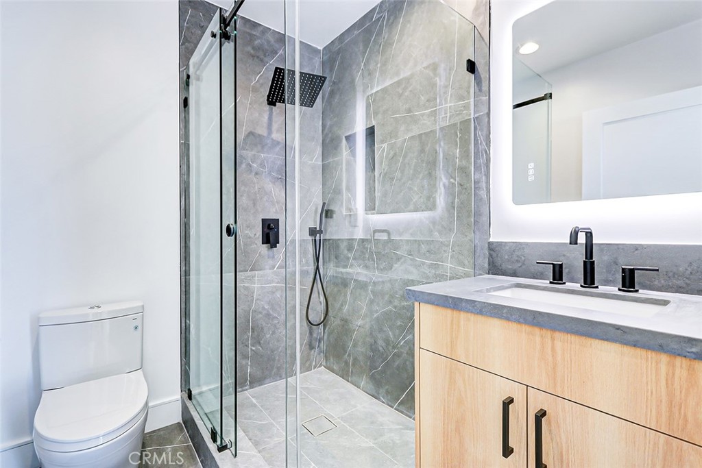 2304 Grant Avenue, Unit B Redondo Beach, CA 90278 - Photo 10 of 27