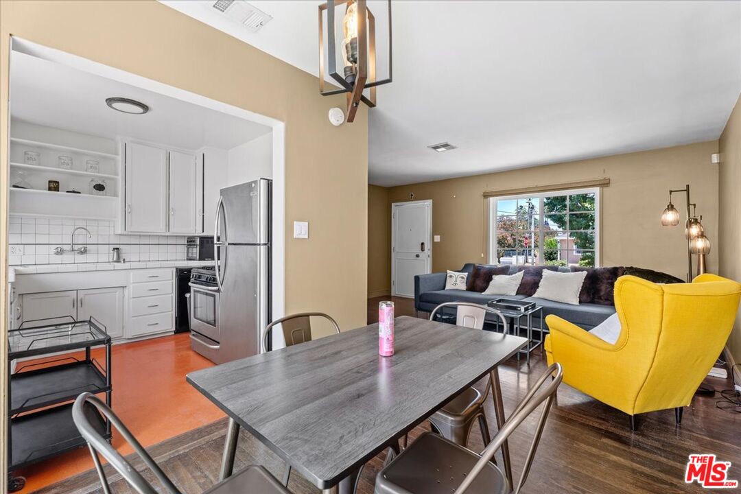 17512 Bullock Street Encino, CA 91316 - Photo 7 of 14