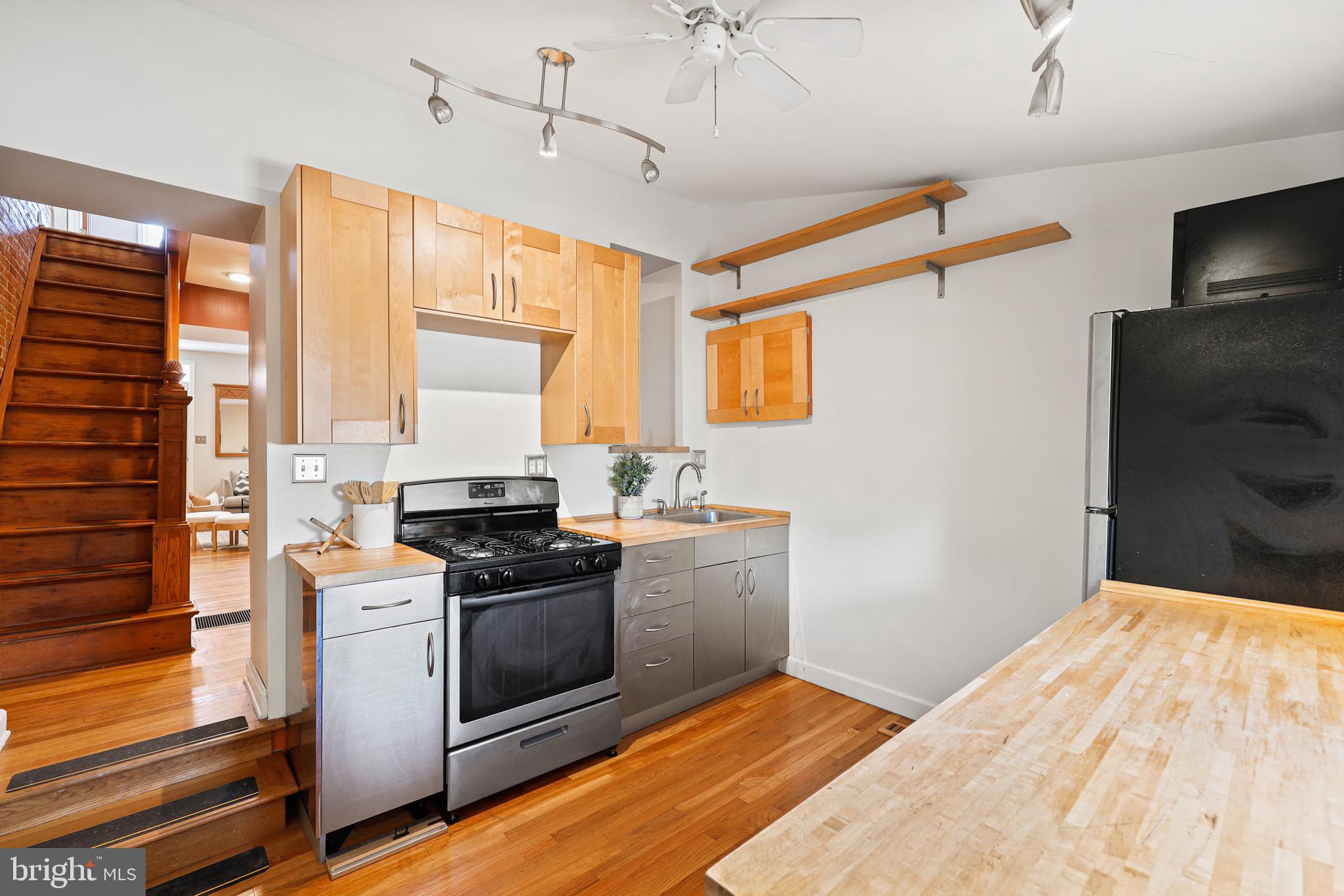 1401 Cooksie Street Baltimore, MD 21230 - Photo 9 of 23 Kitchen w/ pass thru