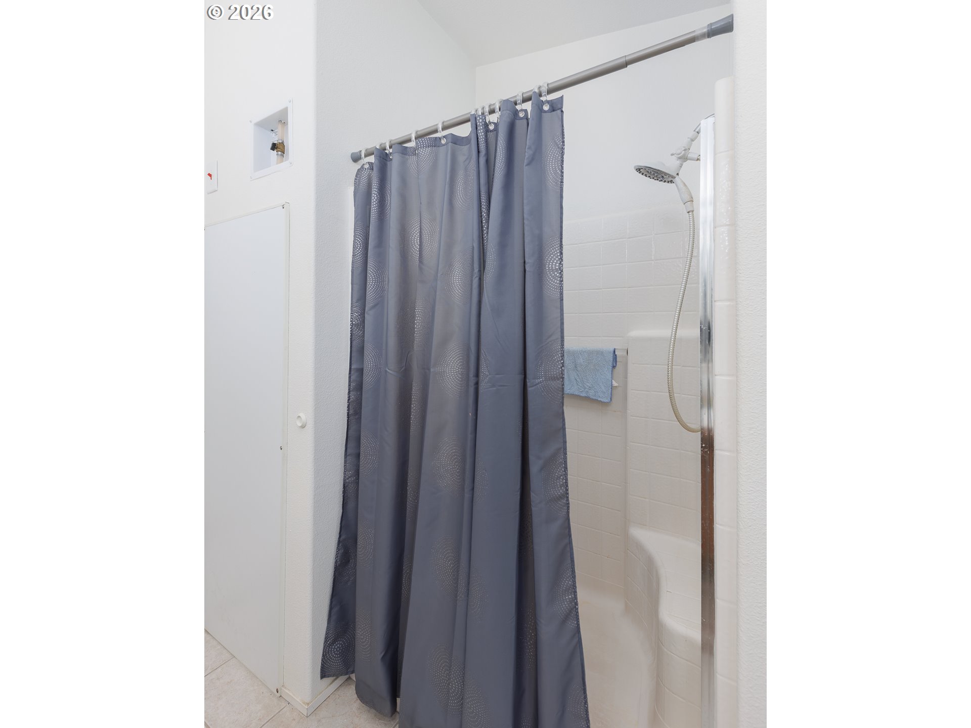 2018 Northwest Oceanic Loop Waldport, OR 97394 - Photo 18 of 35 a bathroom with a shower and a mirror