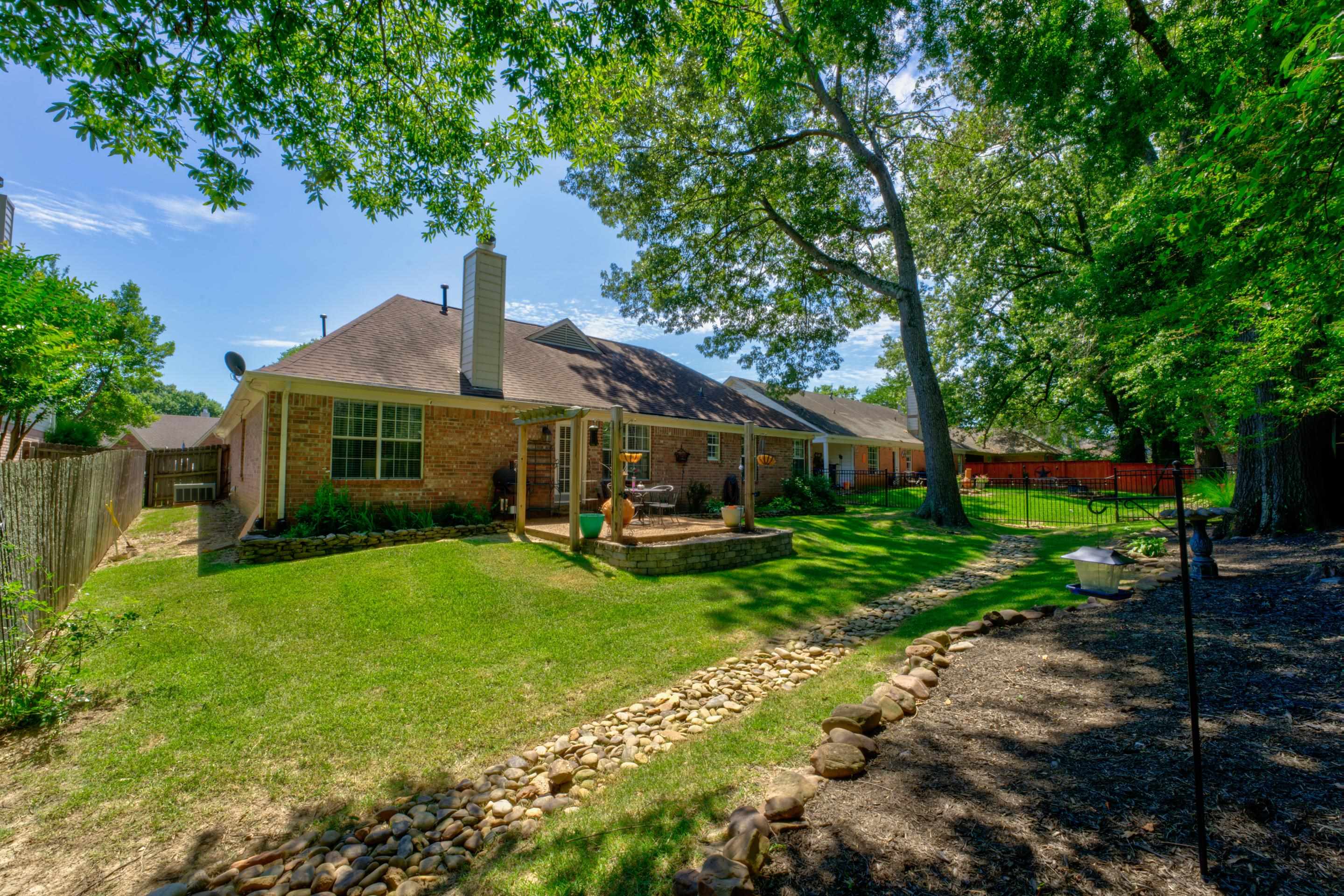 1515 Wolf Pack Drive Collierville, TN 38017 - Photo 26 of 28 a front view of a house with garden