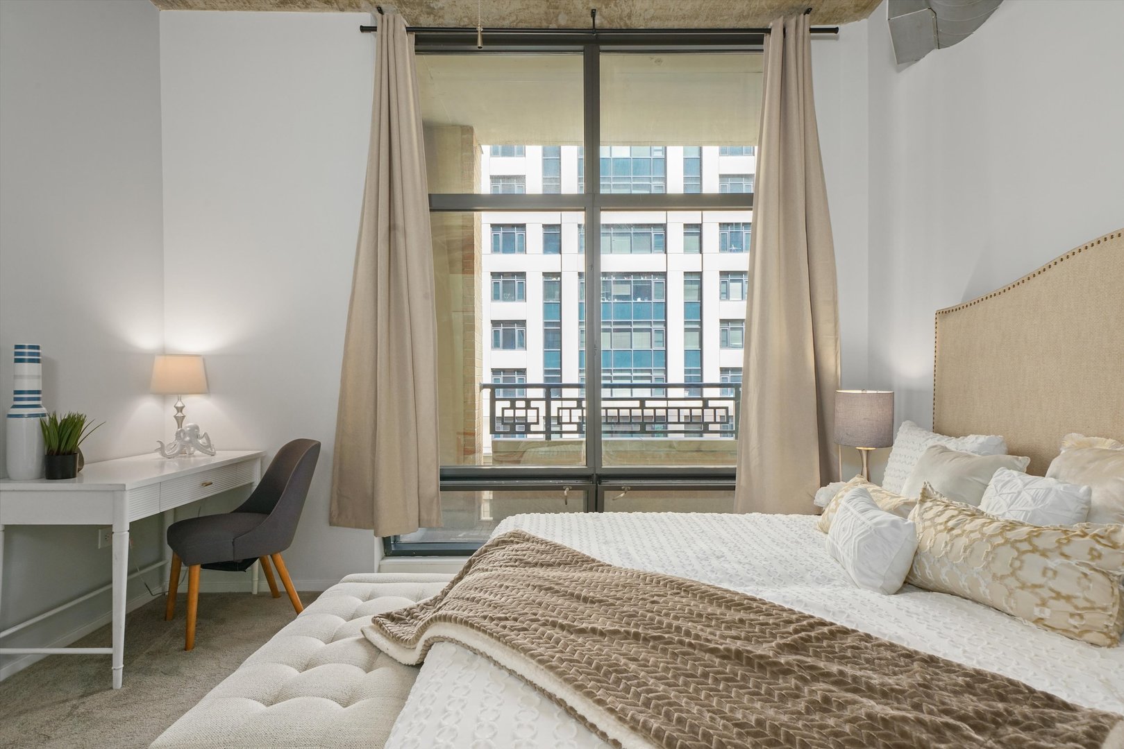 520 South State Street, Unit 503 Chicago, IL 60605 - Photo 14 of 25 a bedroom with a bed and a window
