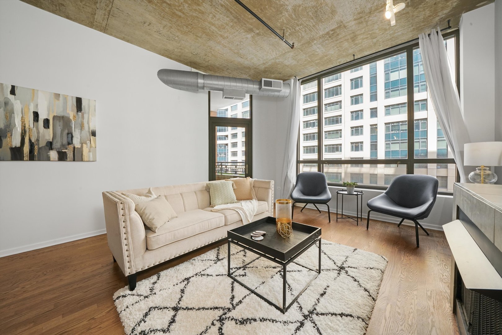 520 South State Street, Unit 503 Chicago, IL 60605 - Photo 3 of 25 a living room with furniture or couch and a potted plant