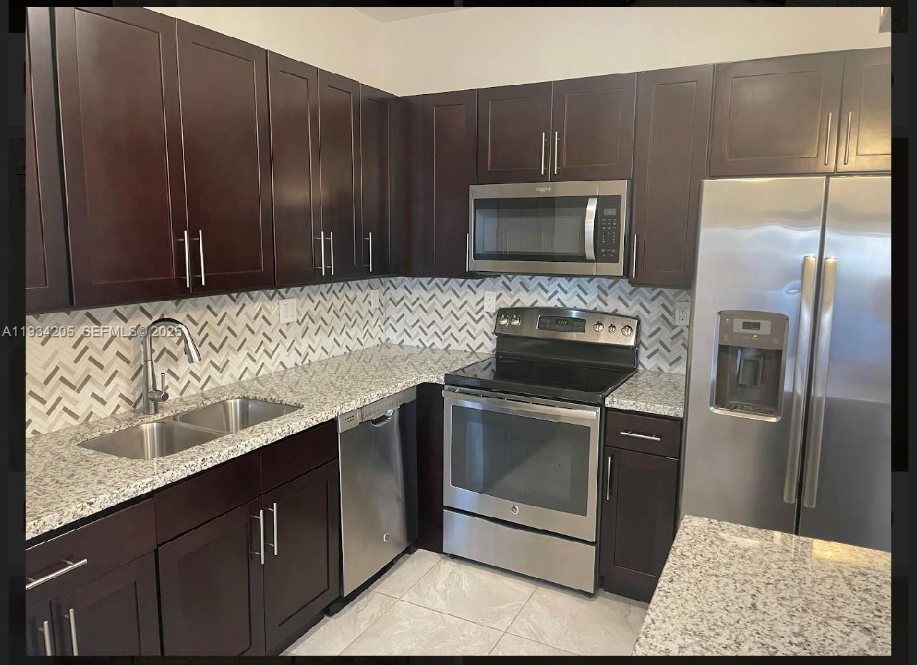 13331 Southwest 250th Terrace Homestead, FL 33032 - Photo 6 of 14 KITCHEN