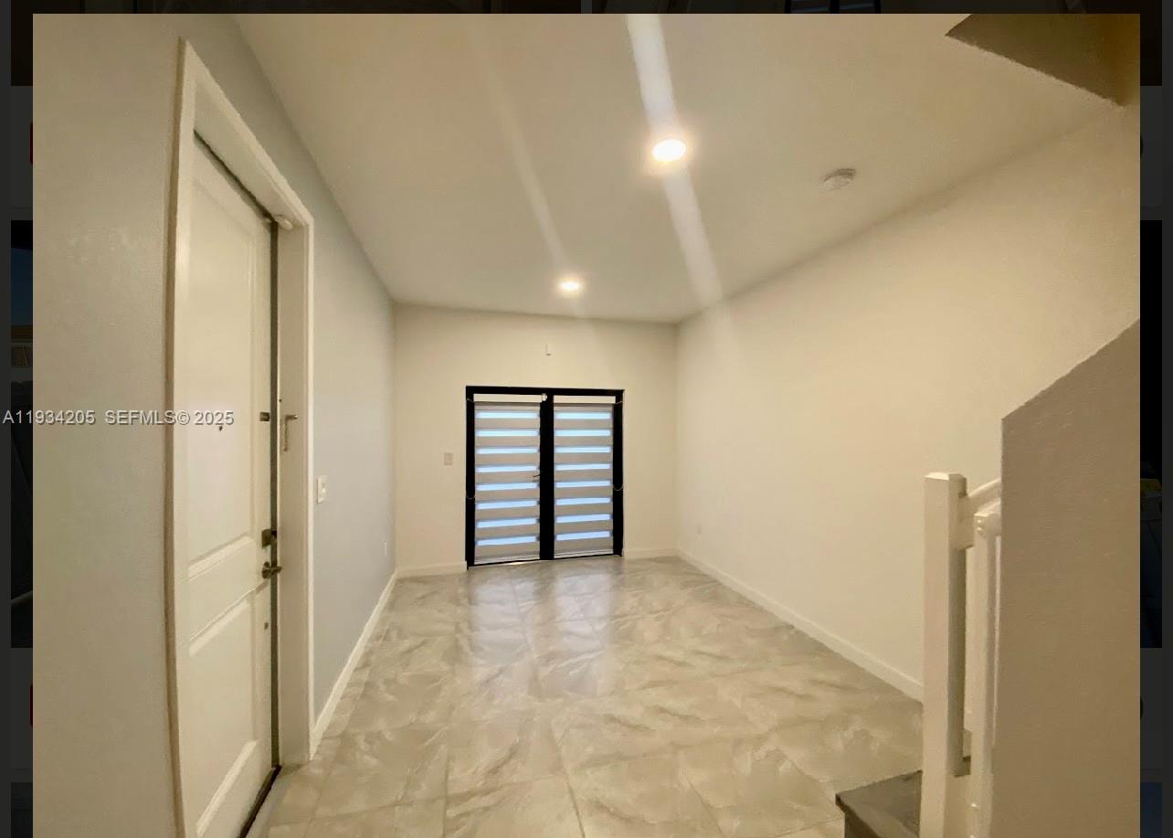 13331 Southwest 250th Terrace Homestead, FL 33032 - Photo 8 of 14 LIVING