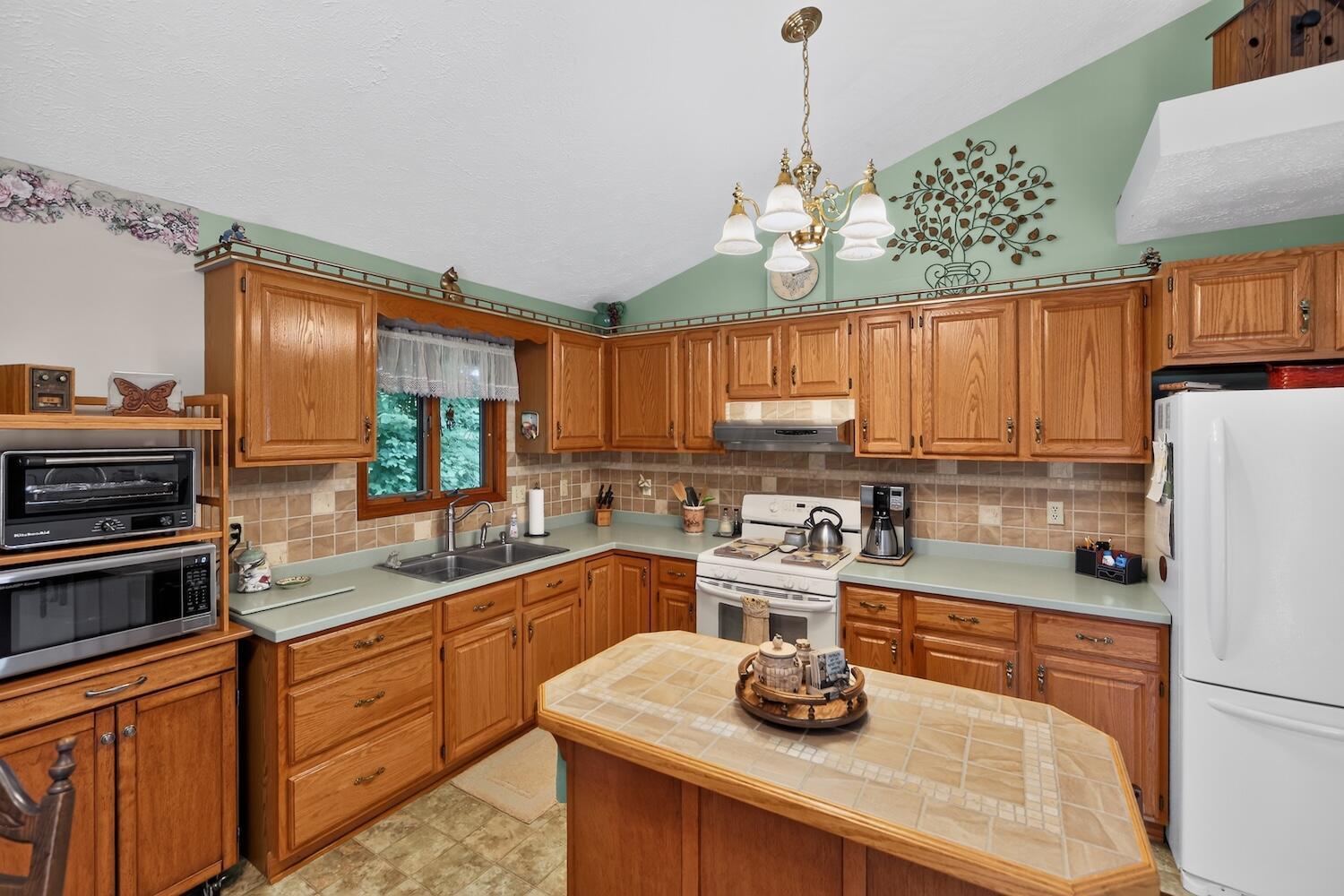 23526 Caves Road Gambier, OH 43022 - Photo 13 of 44