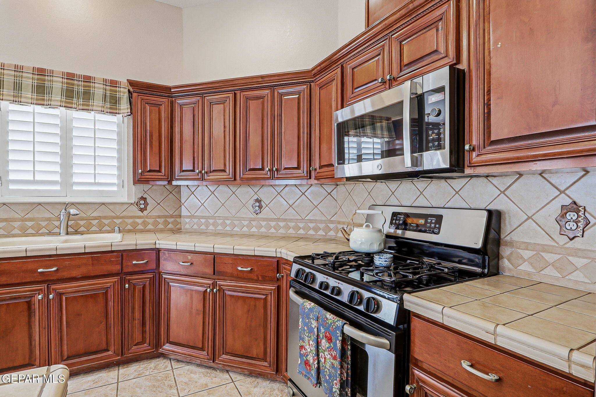 1385 Rainbow Ridge Drive El Paso, TX 79912 - Photo 14 of 49 28-web-or-mls-IMG_6243