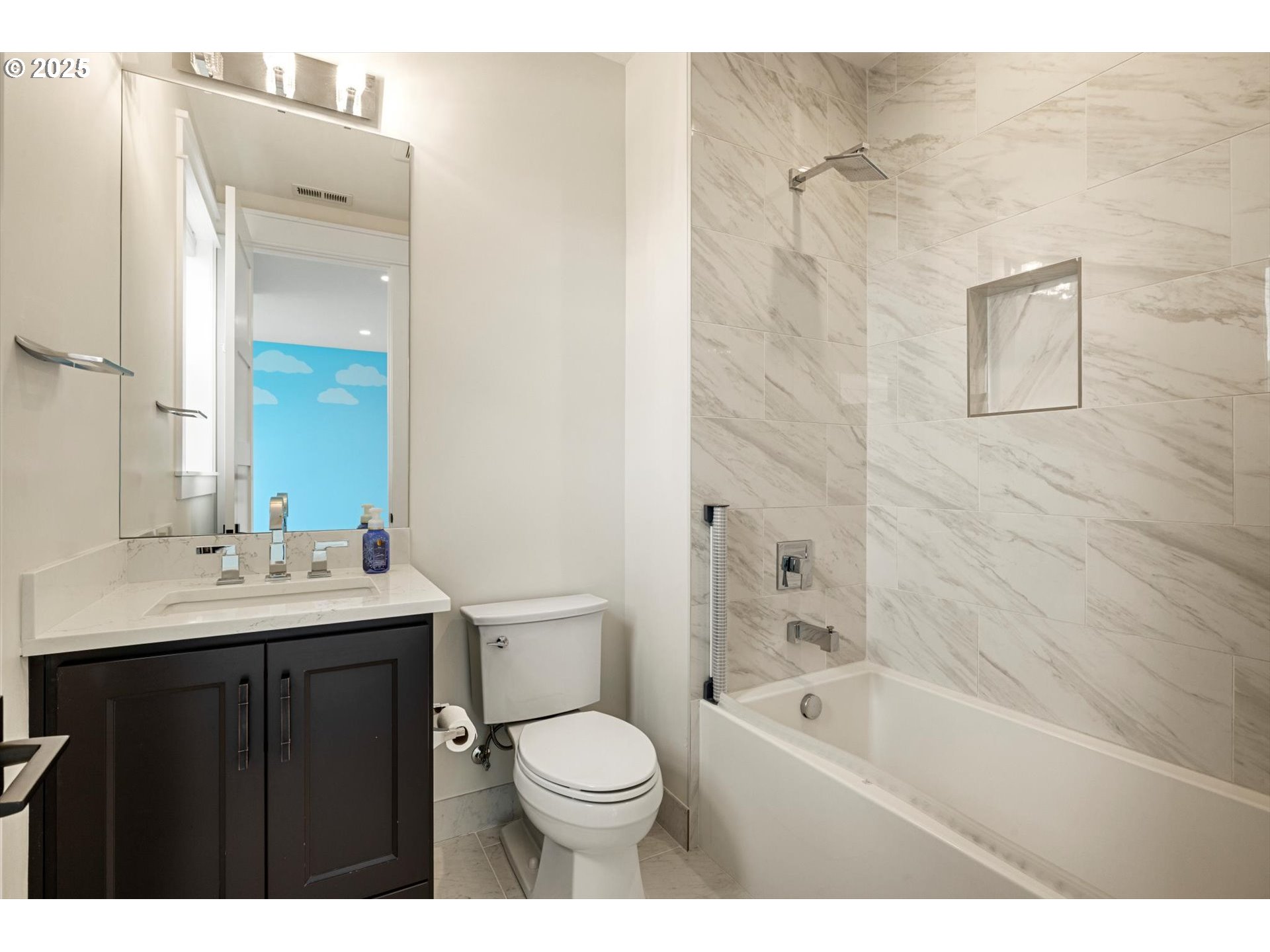 900 Northwest 216th Circle Ridgefield, WA 98642 - Photo 25 of 47 a bathroom with a sink a toilet and shower