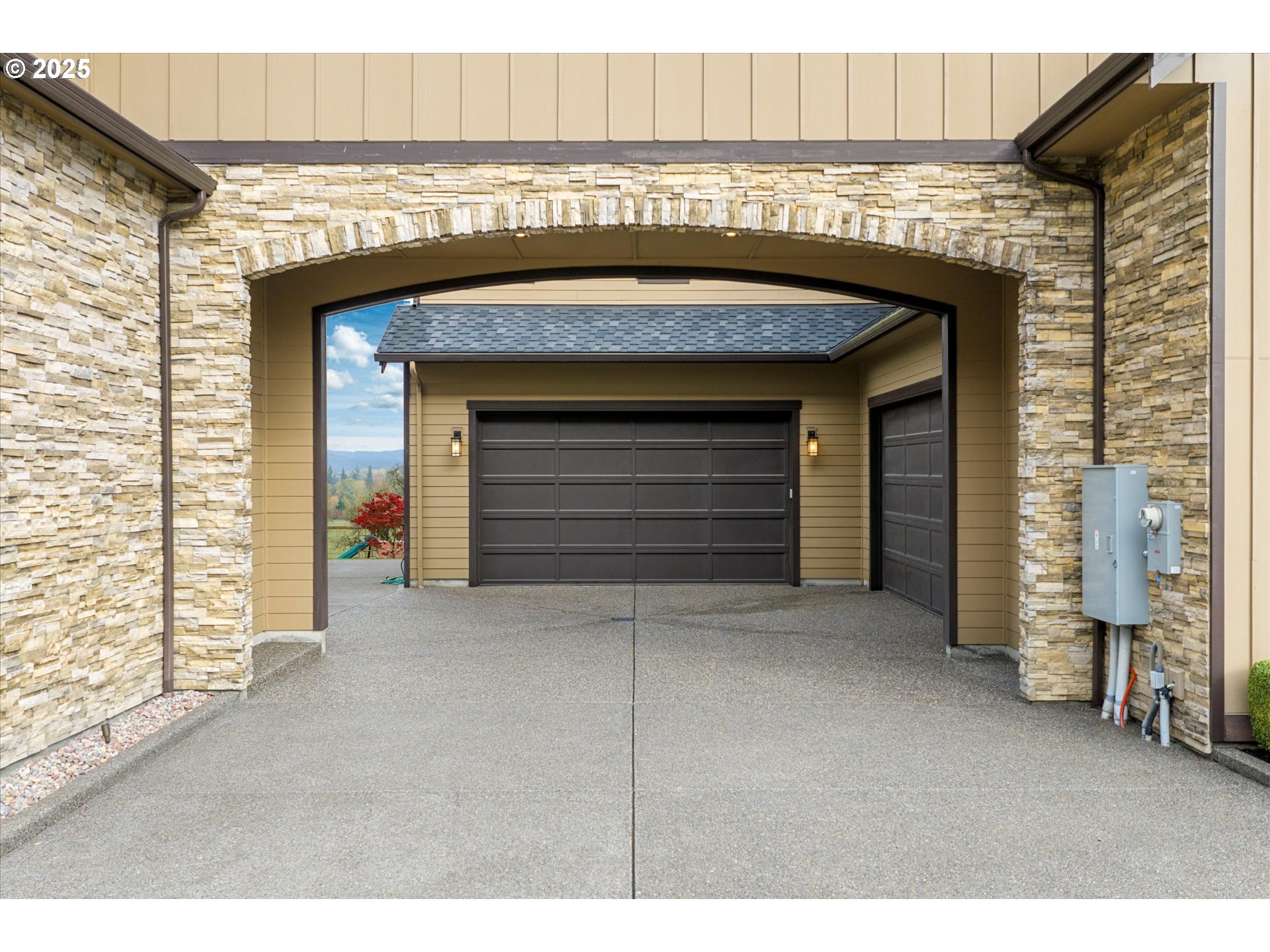 900 Northwest 216th Circle Ridgefield, WA 98642 - Photo 41 of 47 a front view of a house with garage