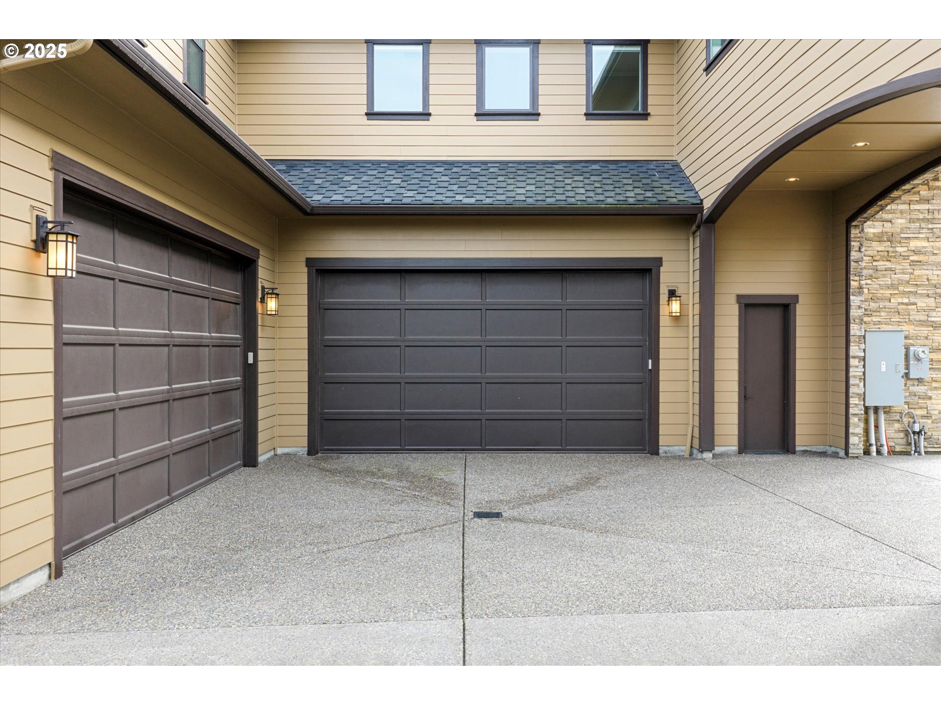 900 Northwest 216th Circle Ridgefield, WA 98642 - Photo 42 of 47 a view of a garage door