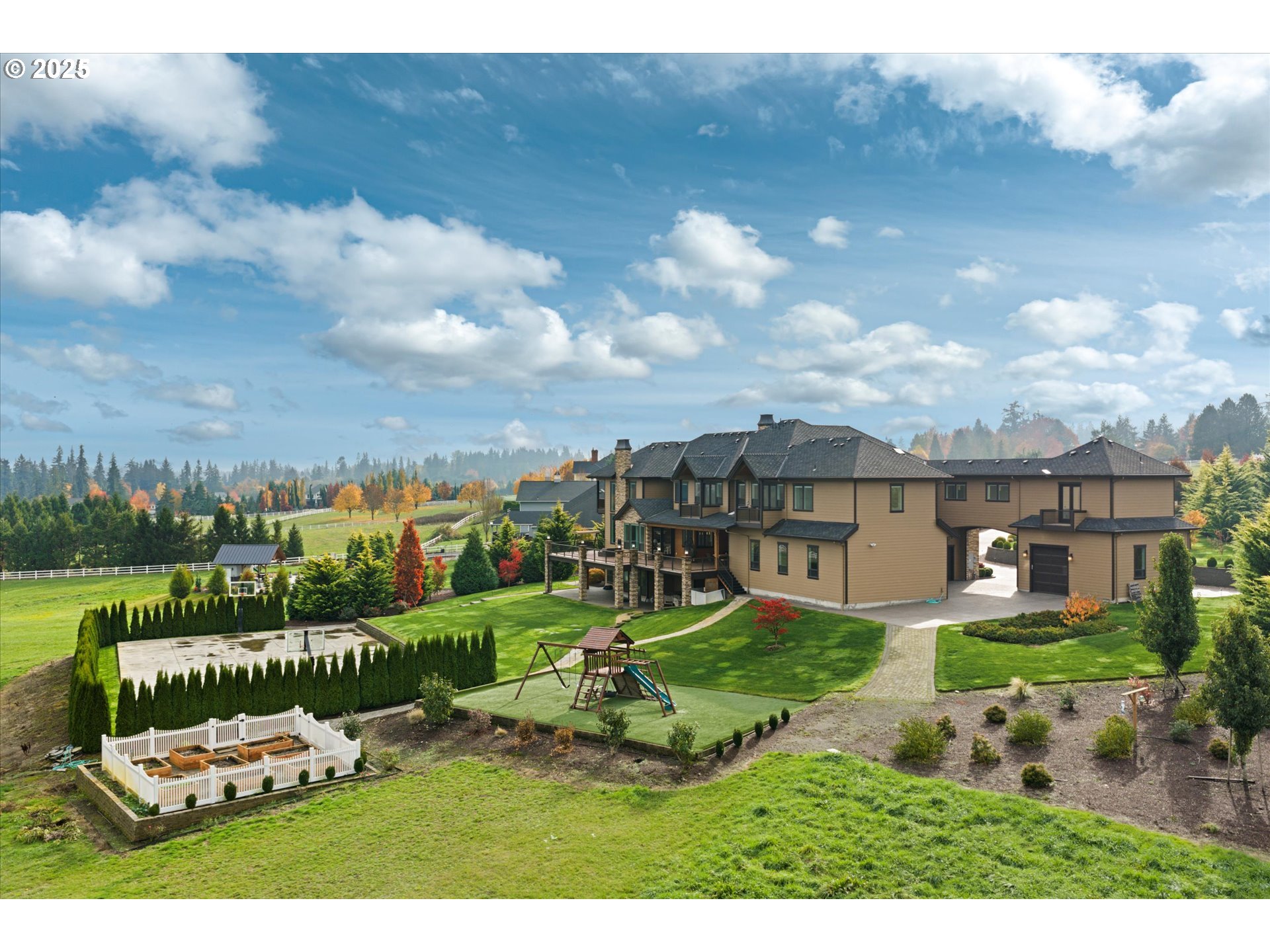 900 Northwest 216th Circle Ridgefield, WA 98642 - Photo 44 of 47 a view of a city