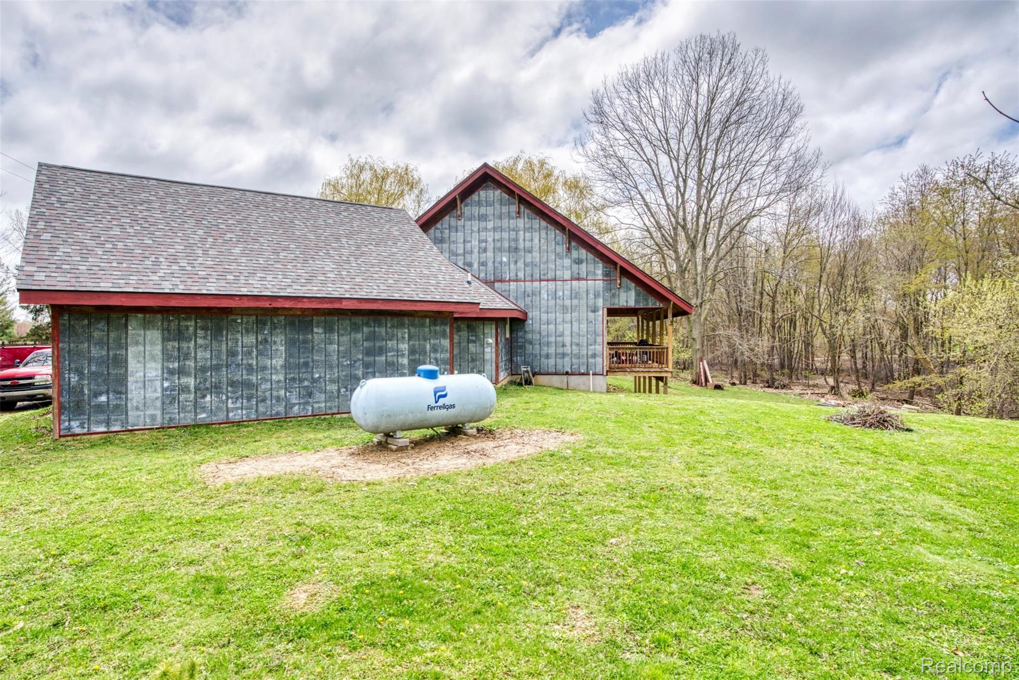 4033 Hogback Road Fowlerville, MI 48836 - Photo 35 of 38 DSC03962_14.jpg
