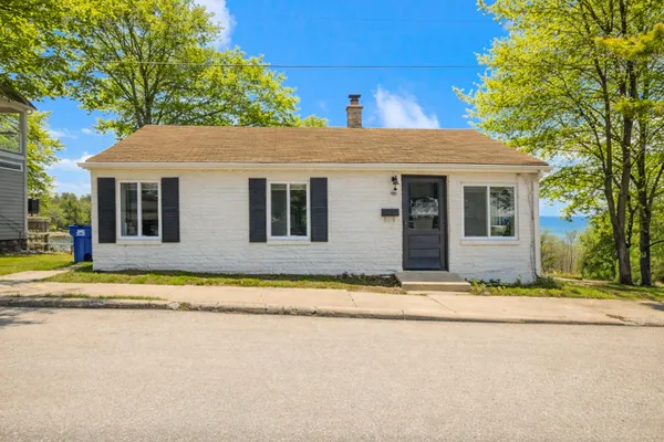 $2,800 | 446 North Powers Street, Port Washington, WI 53074