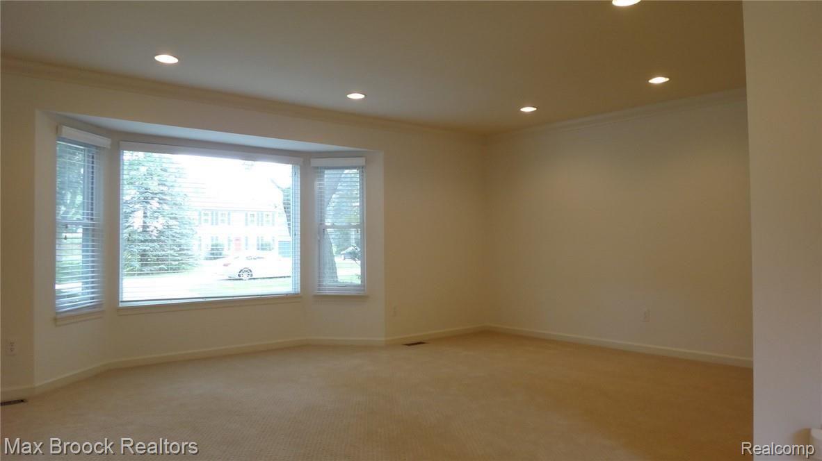 2750 Mohawk Lane Rochester, MI 48306 - Photo 8 of 32 Living Room View