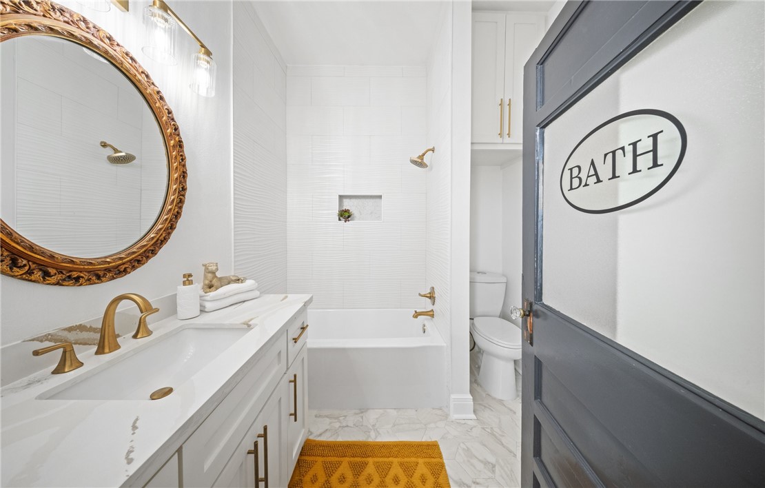 514 West 4th Street Sinton, TX 78387 - Photo 16 of 32 a bathroom with a sink and a mirror