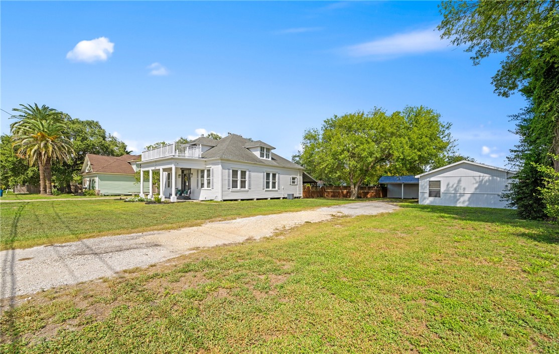 514 West 4th Street Sinton, TX 78387 - Photo 26 of 32 a view of a house with a big yard